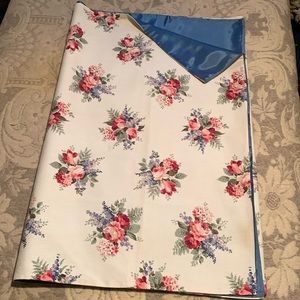 JZRose Boutique “Shabby Chic” Large Table Runner NWT